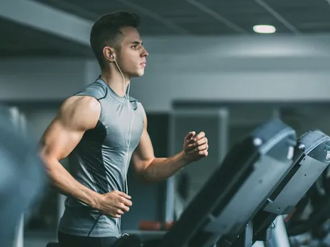 Tập gym có làm "cậu nhỏ" bị teo lại và gây hại đến đời sống tình dục?